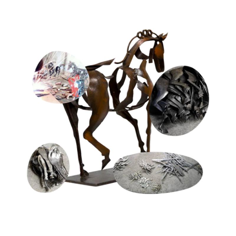 Håndlavet gylden metal hesteskulptur, abstrakt men realistisk, tilføjer elegance til dit hjem.
