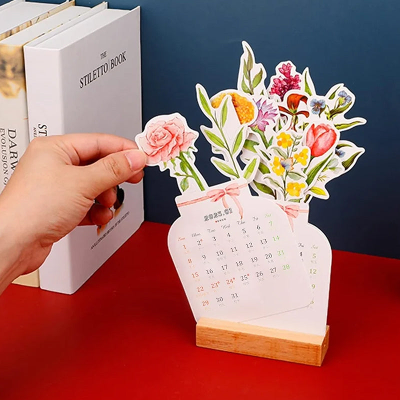 Blomstrende skrivebordskalender 2024 med farverige blomstermønstre, på holdbar træstand, elegant dekoration til hjemmet eller kontoret