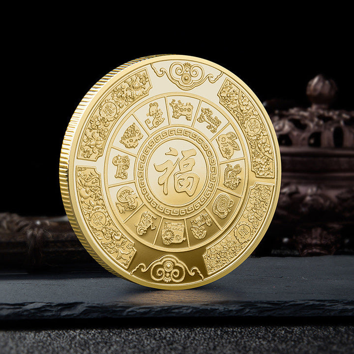 Feng Shui Lykke Mønt i Guld, med to Koi-karper og 12 stjernetegn, amulet til pung for held og velstand.
