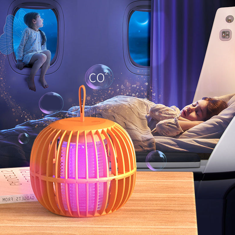 "Kurpitsan muotoinen äänetön 2 in 1 hyönteisloukkuvalo violeteilla LED-valoilla ja USB-latauksella."