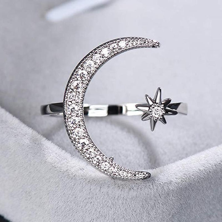Kvinders Måne & Stjerne ring, halvmåne design med zirkonia dekorationer, tilgængelig i sølv, guld, rosaguld.