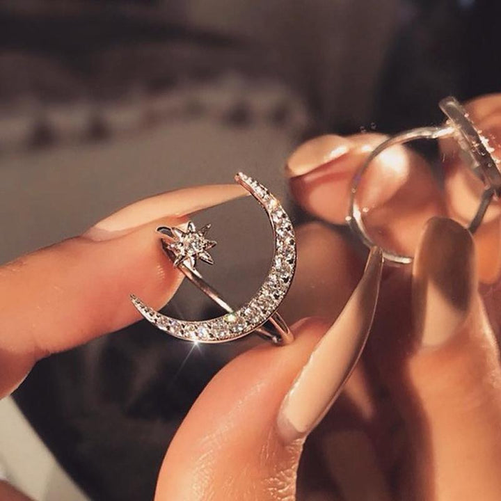 Kvinders Måne & Stjerne ring, halvmåne design med zirkonia dekorationer, tilgængelig i sølv, guld, rosaguld.