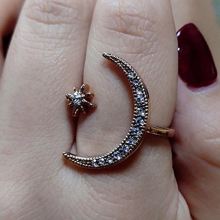 Kvinders Måne & Stjerne ring, halvmåne design med zirkonia dekorationer, tilgængelig i sølv, guld, rosaguld.
