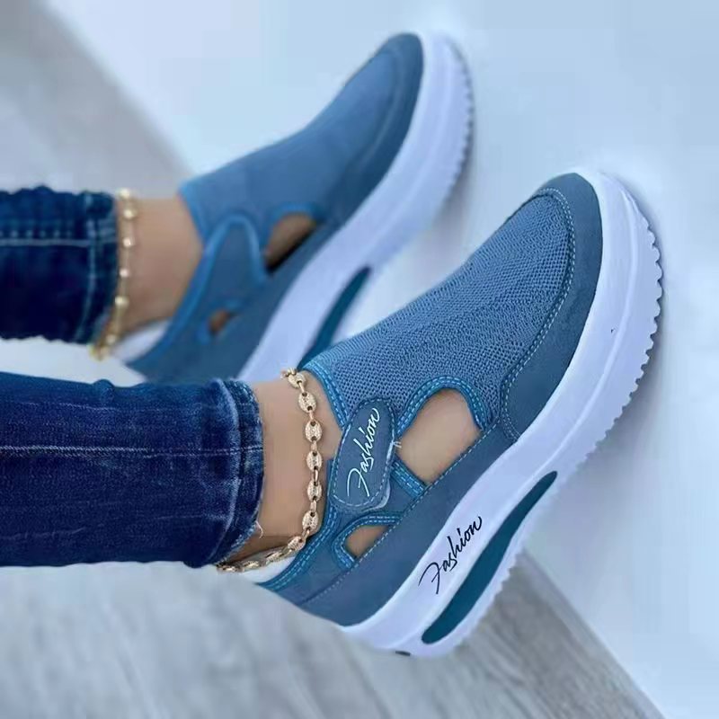 Kuvassa naisten hengittävät slip-on verkkolenkkarit, kevyt rakenne, harmaa/vaalea sävy, liukastumattomat kumipohjat.