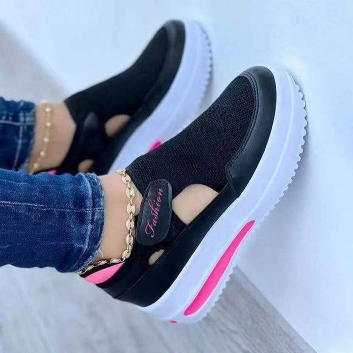 Kuvassa naisten hengittävät slip-on verkkolenkkarit, kevyt rakenne, harmaa/vaalea sävy, liukastumattomat kumipohjat.