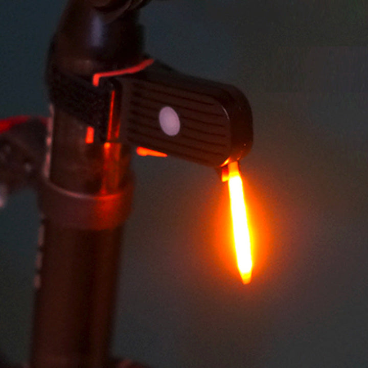 LED Cykel Baglygte, 40 lumen, rød, sikkerhed dag og nat, USB-opladelig, monteret på cykel.
