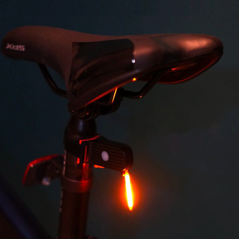LED cykellygte til cykelbagende, rund og kompakt, sort kabinet med 40 lumen lysstyrke, perfekt til sikker cykling.