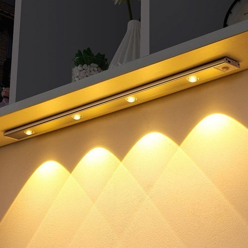 Langaton LED-liiketunnistin kaappivalo, ladattava ja tyylikäs, valaisee vaatekaappisi ilman kaapeleita.