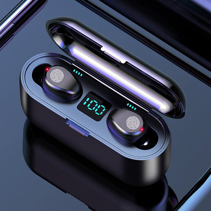 Trådløse Bluetooth-hovedtelefoner til sport, sort/hvid, trådløse, minimalistisk design, IPX8 vandtætte.