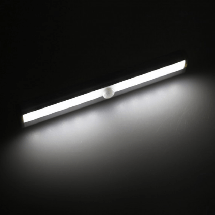 Bevægelsessensor LED-lampe med aluminiumskabinet, hvid eller varm hvid, velegnet til mørke rum i dit hjem.