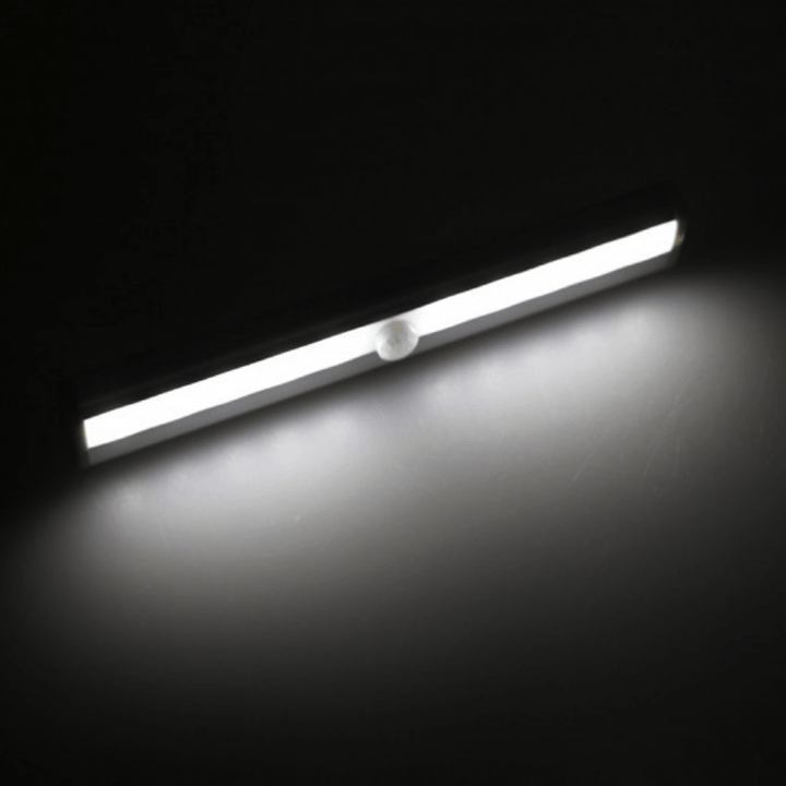Bevægelsessensor LED-lampe med aluminiumskabinet, hvid eller varm hvid, velegnet til mørke rum i dit hjem.
