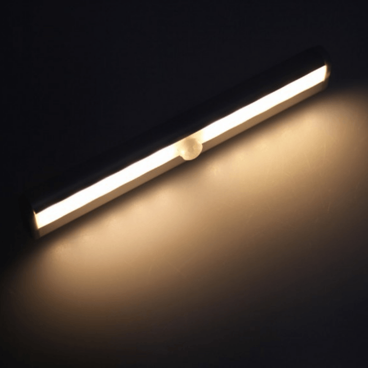 Bevægelsessensor LED-lampe med aluminiumskabinet, hvid eller varm hvid, velegnet til mørke rum i dit hjem.