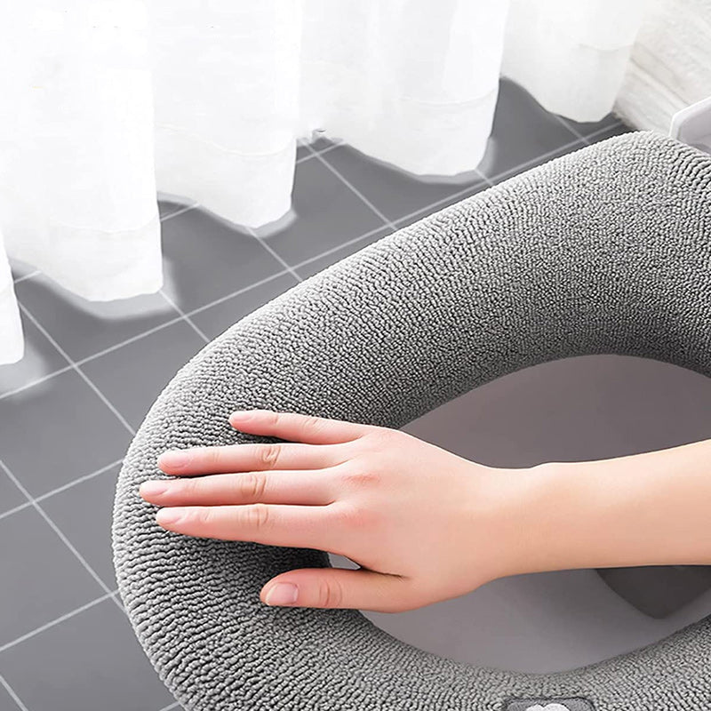 Varmt polyester toiletbræt-betræk i lysegrå, blødt og behageligt anbefalet til vinterbrug.