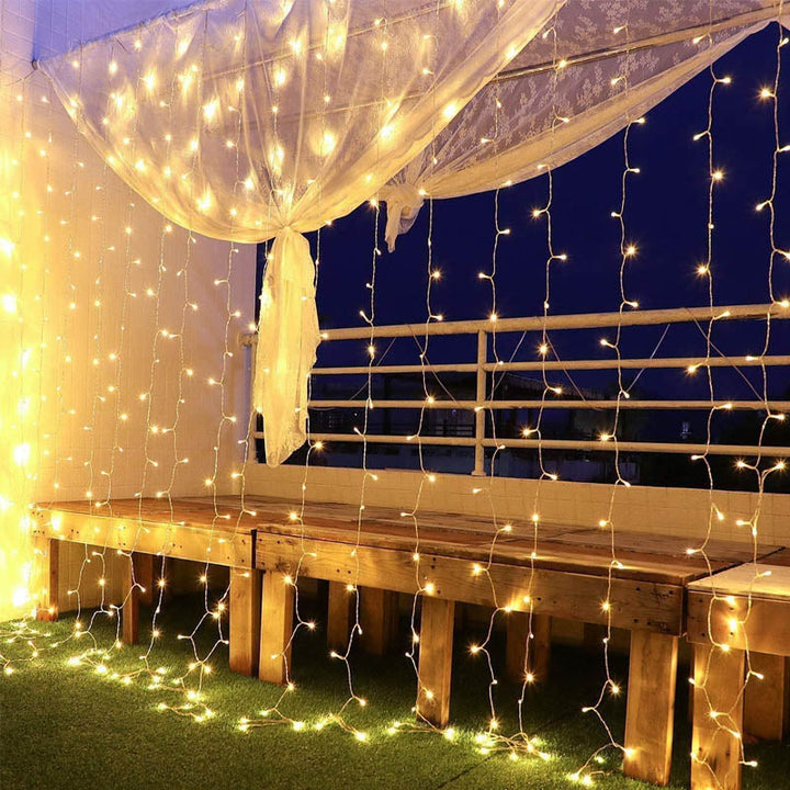 Varm hvid LED gardinlys, 120 LED, til dekoration og stemningsbelysning både indendørs og udendørs.