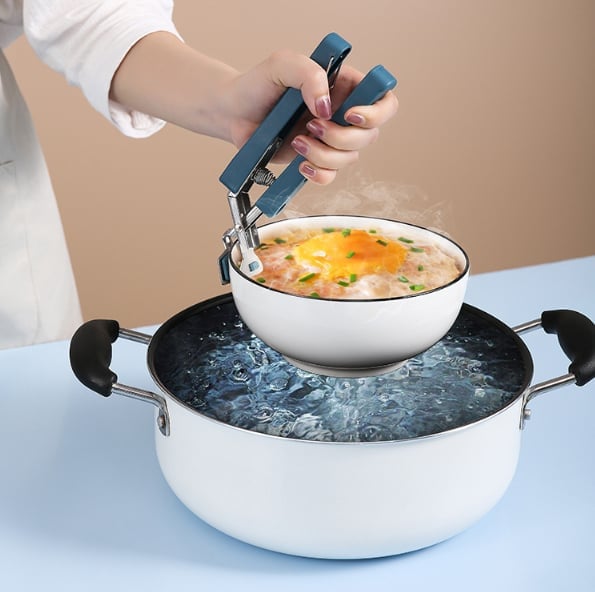 Varmefast, blå køkken silikoneholder, holdbart materiale, praktisk design, sikker håndtering.