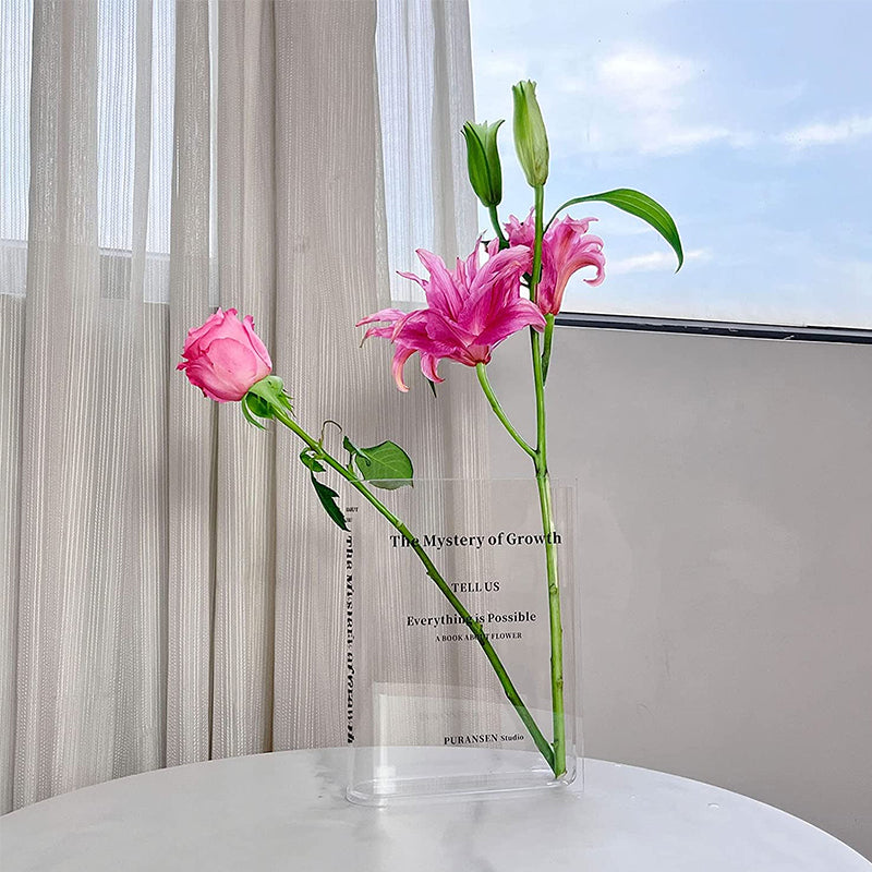 Klar bogformet akryl vase, moderne design, dekoreret med farverige sten, til hjemmet og festlokalet.
