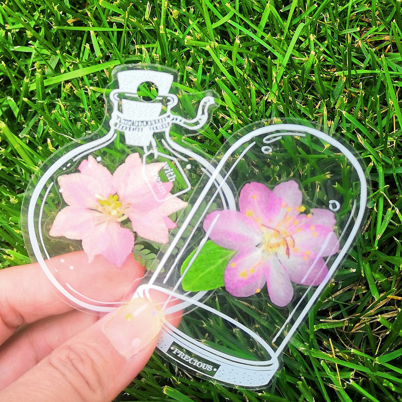 Gennemsigtig bogmærke med tørrede blomster, holdbart plastmateriale, elegant og naturligt udseende til bøger.