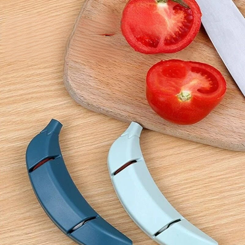 Kreativ knivsliber med banan-design, gul farve, kompakt størrelse, et sjovt og praktisk tilbehør til køkkenet.