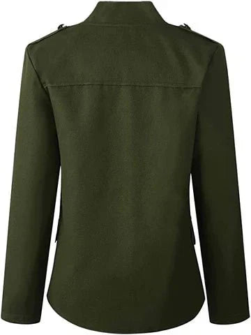 Kort dame blazer med stand-up krave, stilfuldt snit og knaplukning, alsidigt og elegant look.