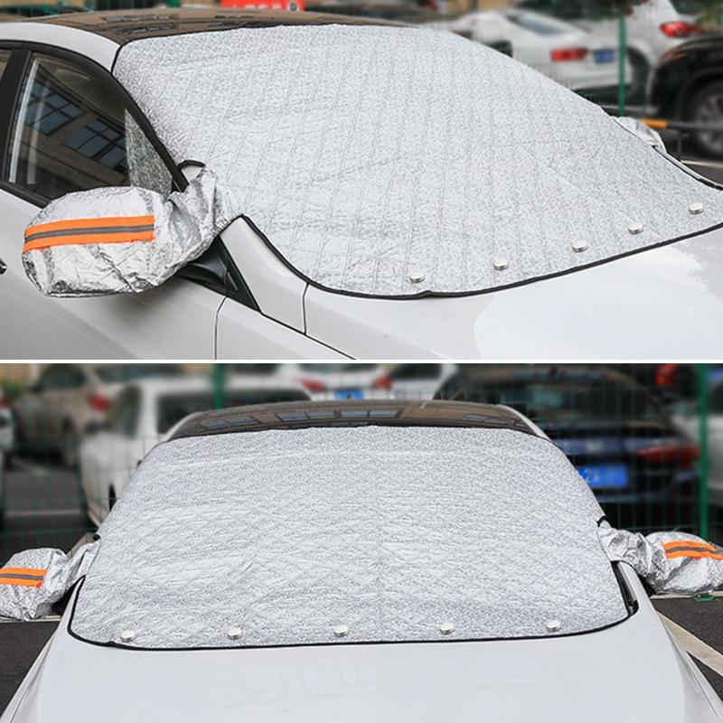 Magnetisk bilforrudeafskærmning med sølvfarvet aluminiumsbelægning, flerlags og holdbar til vejrbeskyttelse.