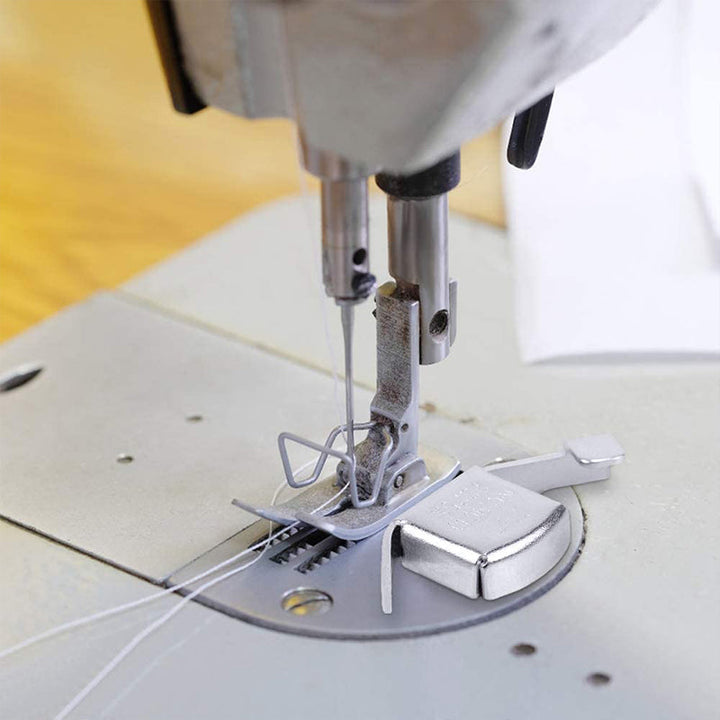 Magnetisk syvejledning til symaskiner, holdbar metalstruktur, robust design, til hjemmesyning og beklædningsindustrien.