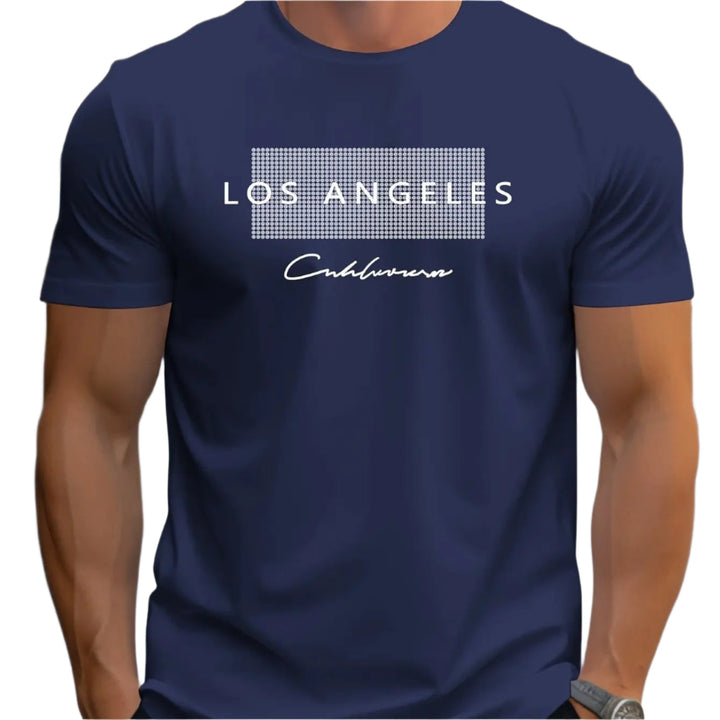 "Miesten Los Angeles T-paita, slim fit, 100% puuvillaa, urheilullinen tyyli, pyöreä kaula-aukko, graafinen kuvio."