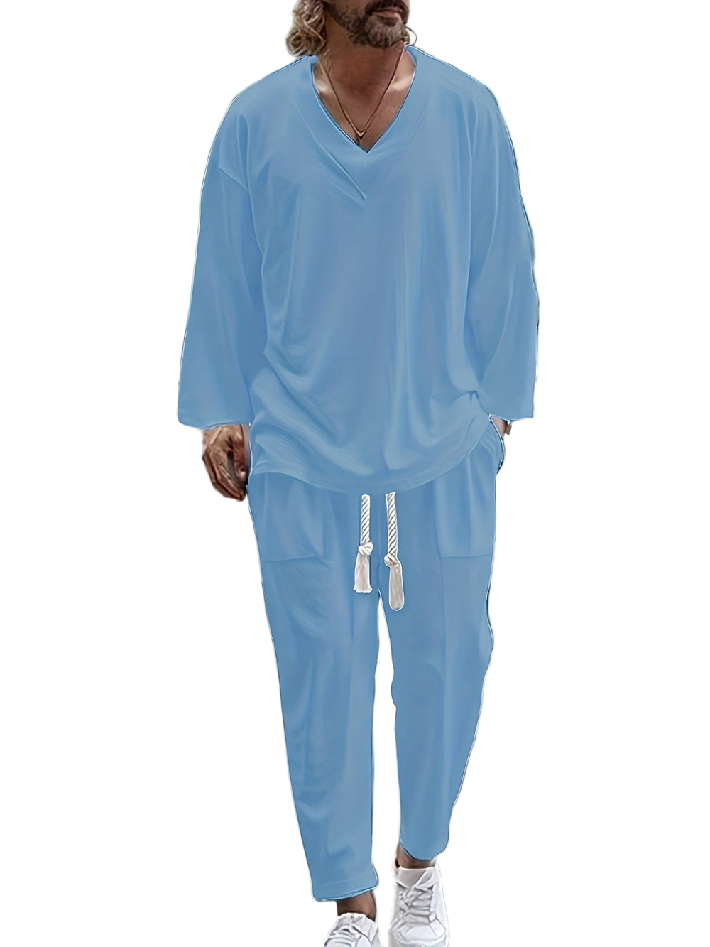 "Miesten V-kaula-aukkoinen puuvillainen loungewear setti, harmaa toppi ja kapenevat housut, tyylikäs ja mukava"
