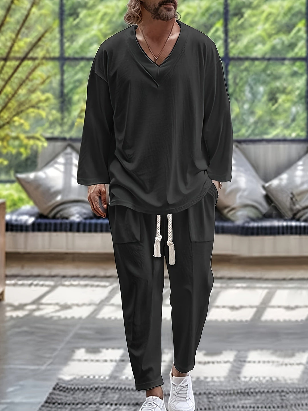 "Miesten V-kaula-aukkoinen puuvillainen loungewear setti, harmaa toppi ja kapenevat housut, tyylikäs ja mukava"