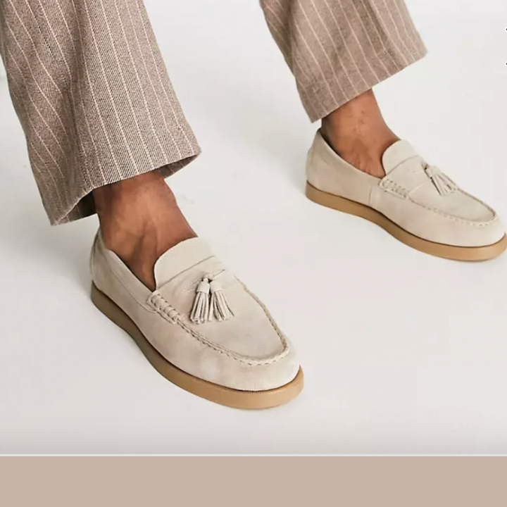 "Miesten beige nahkaloafer, elegantti muotoilu, klassinen tyyli, laadukas nahka, täydellinen niin arkeen kuin juhlaan."