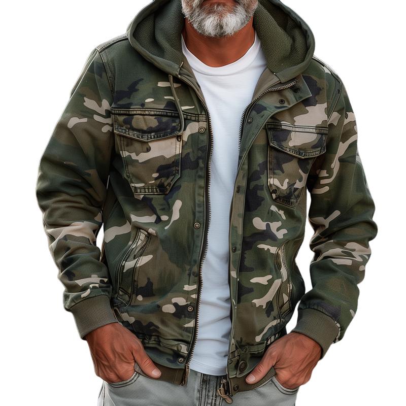 "Miesten camouflage cargo-takki hupulla ja taskuilla, kestävä ja muodikasta tyyliä, sopii ulkoiluun ja kaupunkiin."