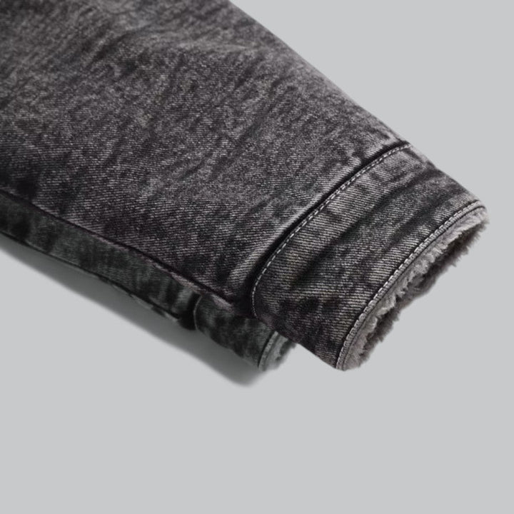 Mænds fleeceforede denimjakke til vinterbrug, stilfuld og varmeisolerende, sort, klassisk model.