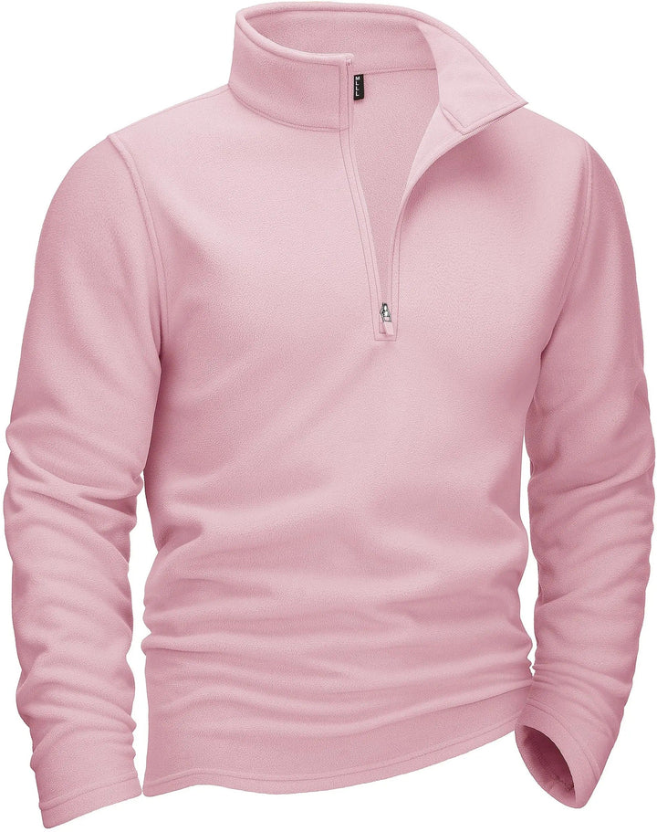 "Miesten harmaa fleece quarter-zip villapaita turtleneckilla, tarjoaen mukavuutta ja tyylikkyyttä kylmiin päiviin."