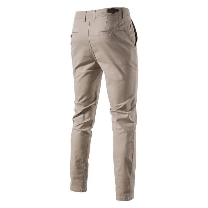 Miesten hengittävät slim fit -puuvillahousut, yksivärinen design, sleekki siluetti, taskut, täydellinen istuvuus.