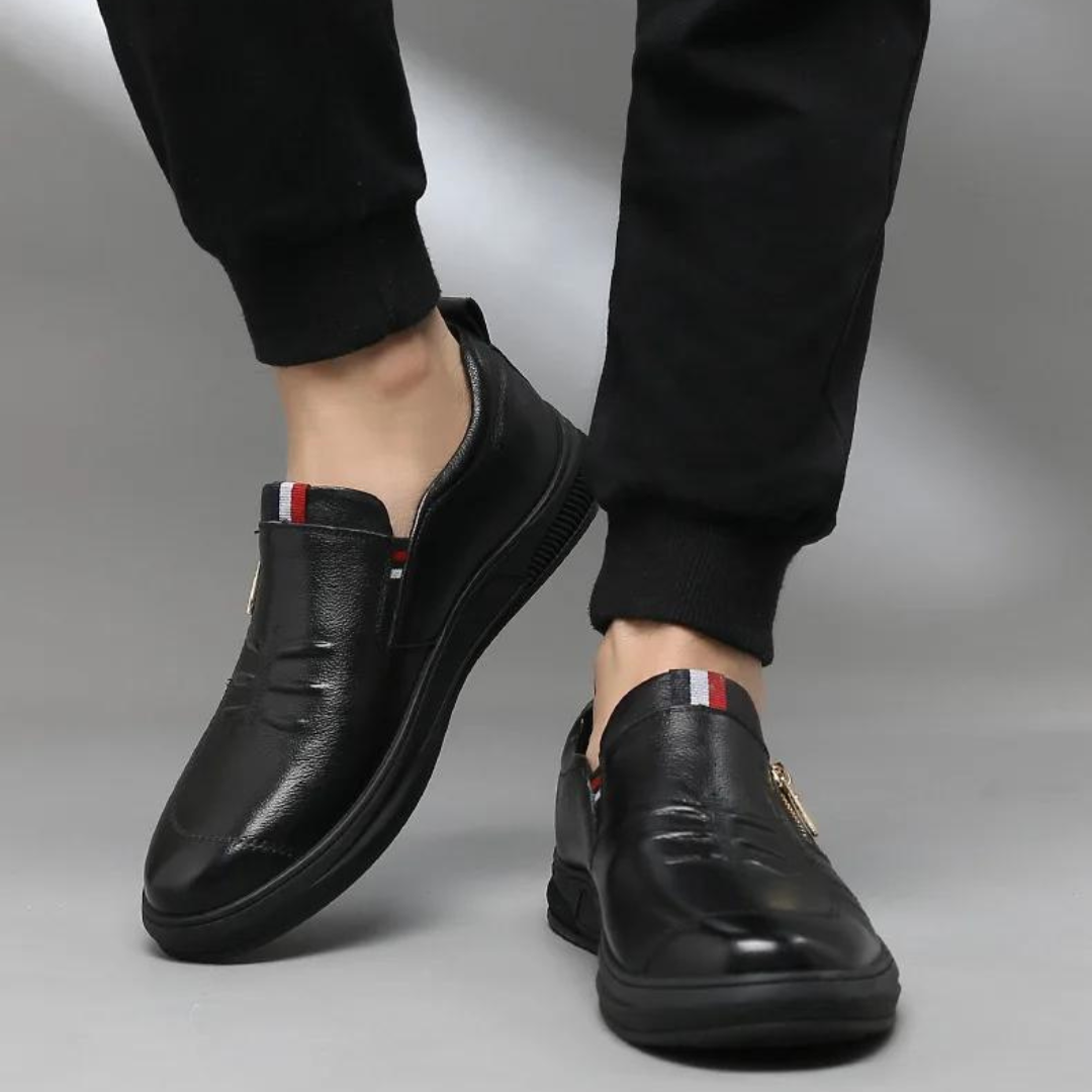 "Miesten hengittävät slip on nahkaloaferit, ruskea nahka, tyylikäs ja moderni muotoilu, monipuoliseen käyttöön."