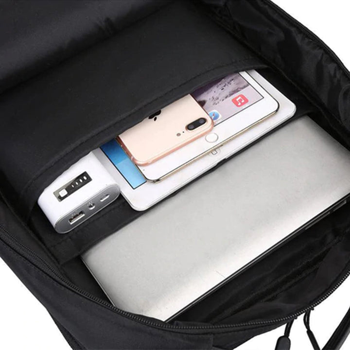 Herre innovativ anti-tyveri rygsæk med USB-port, vandtæt, sort; beskytter og oplader enheder på farten.