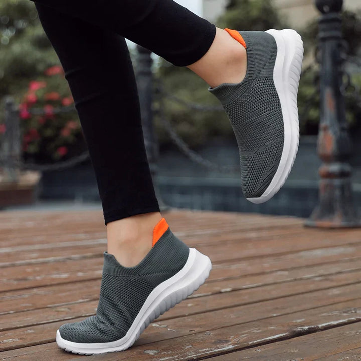 Klassiske høje canvas sneakers til mænd og kvinder, med støttende ankel, slidstærkt og åndbart canvas samt blød sål.