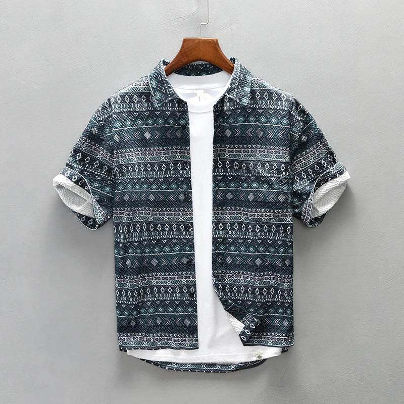 "Miesten kesäpaita vintage-printillä, pehmeä puuvilla, ainutlaatuinen design, lyhyet hihat, täydellinen rentoihin ja muodolli