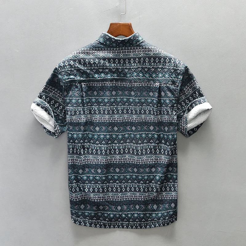 "Miesten kesäpaita vintage-printillä, pehmeä puuvilla, ainutlaatuinen design, lyhyet hihat, täydellinen rentoihin ja muodolli