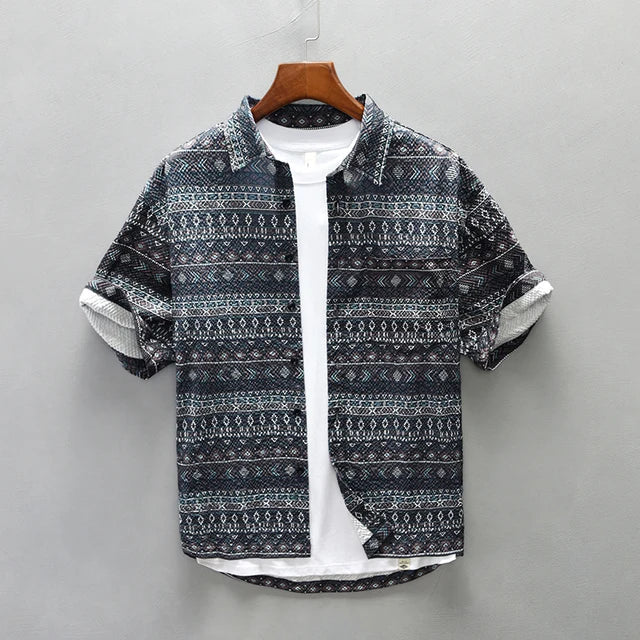 "Miesten kesäpaita vintage-printillä, pehmeä puuvilla, ainutlaatuinen design, lyhyet hihat, täydellinen rentoihin ja muodolli