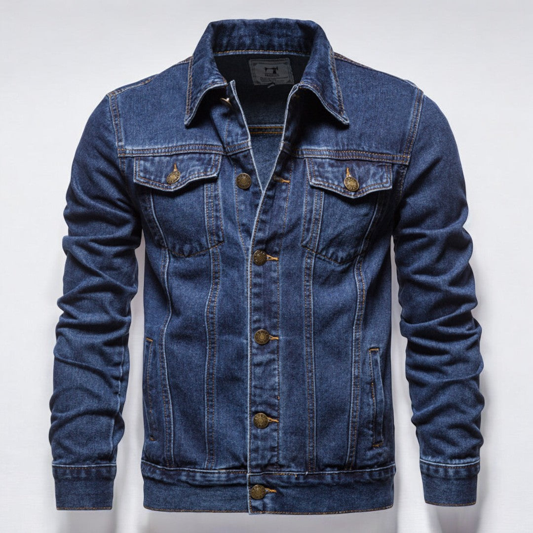 Miesten kestävä pesemätön denim takki edestä, jykevä sininen materiaali, rintataskut, sopii moderniin tyyliin.