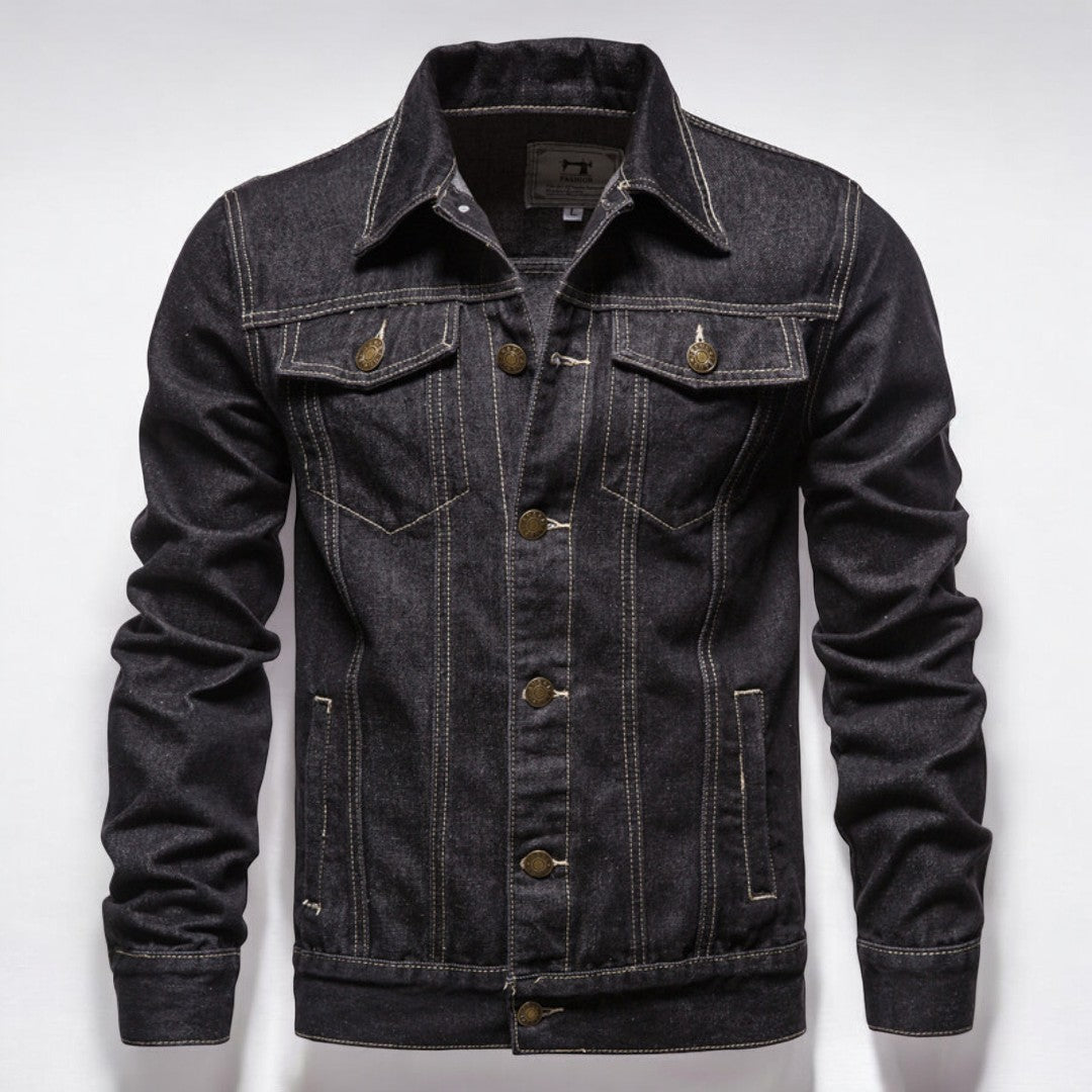 Miesten kestävä pesemätön denim takki edestä, jykevä sininen materiaali, rintataskut, sopii moderniin tyyliin.