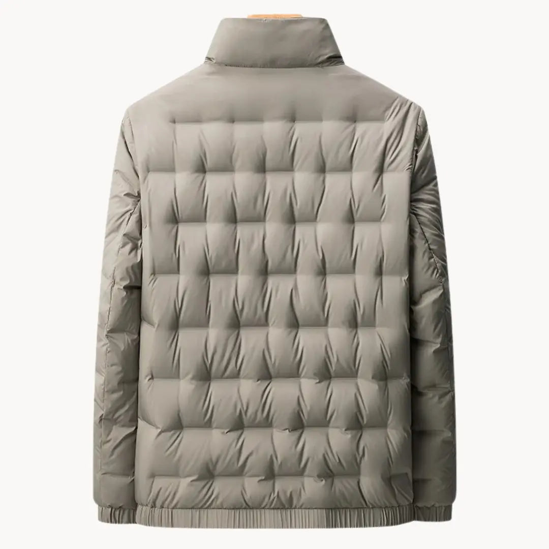 Mænds robuste vinterjakke, vandafvisende, minimalistisk design.