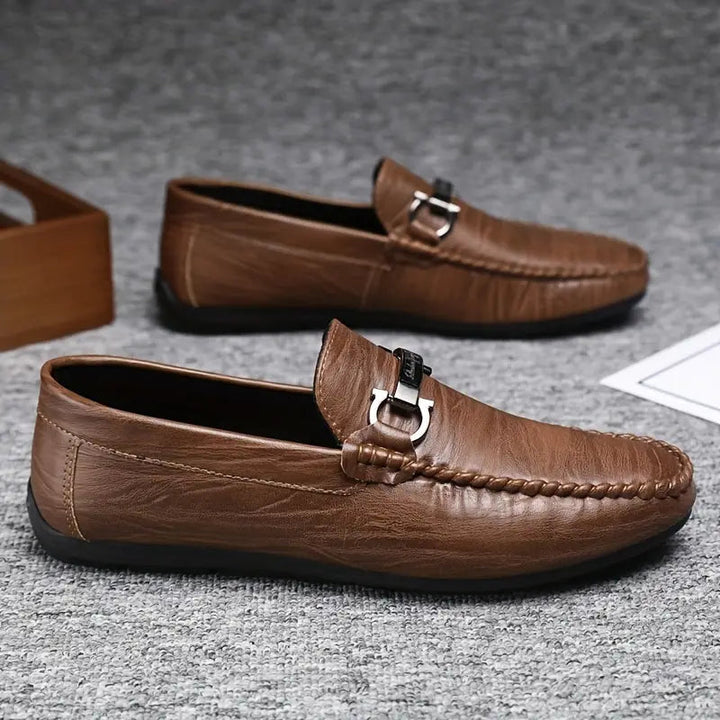 Miesten klassiset loaferit, pehmeä sisävuori, joustava pohja, musta väri, tyylikäs ja mukava muotoilu, sopii arkeen ja juhlaa