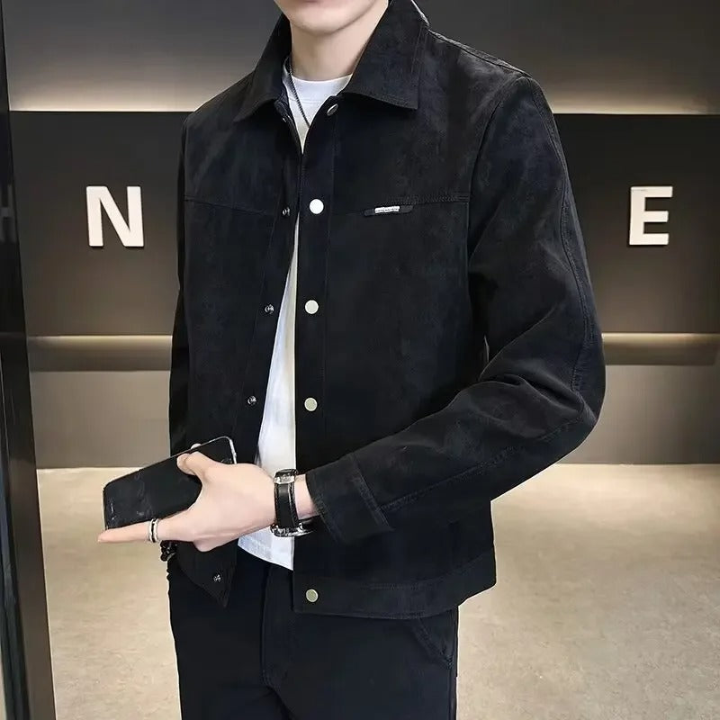 Moderne herrejakke med lynlås, premium materiale, strømlinet og minimalistisk design.