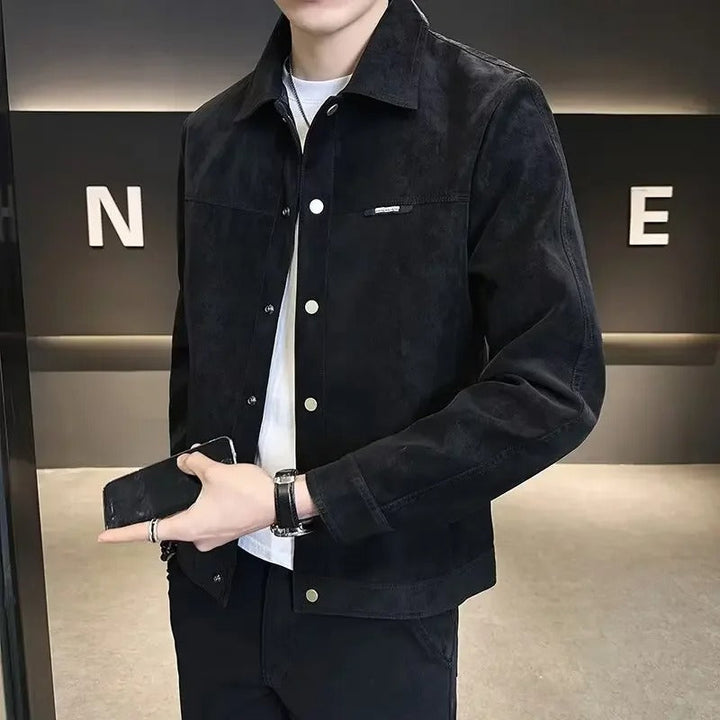 Moderne herrejakke med lynlås, premium materiale, strømlinet og minimalistisk design.