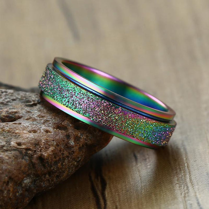 Herre moderne titanium stålring, metallisk glans, elegance og holdbarhed; perfekt tilføjelse til mandens accessories.