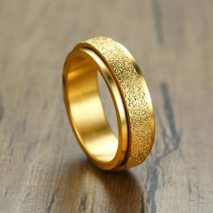 Herre moderne titanium stålring, metallisk glans, elegance og holdbarhed; perfekt tilføjelse til mandens accessories.