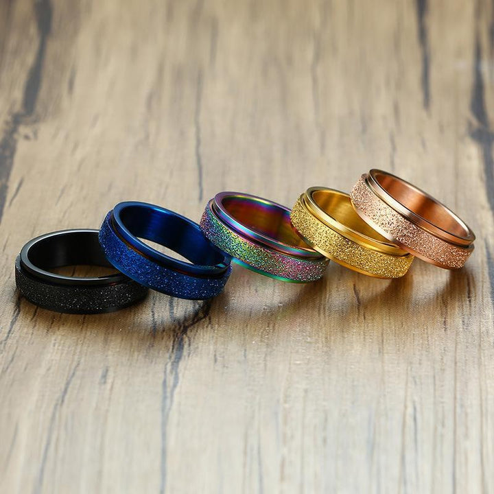 Herre moderne titanium stålring, metallisk glans, elegance og holdbarhed; perfekt tilføjelse til mandens accessories.