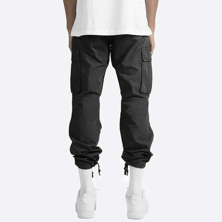 Herre moderne cargo bukser, khakifarvede, med rigelige lommer og smalle ben, alsidigt design.