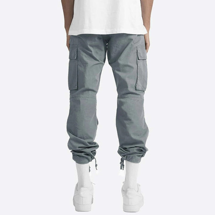 Herre moderne cargo bukser, khakifarvede, med rigelige lommer og smalle ben, alsidigt design.